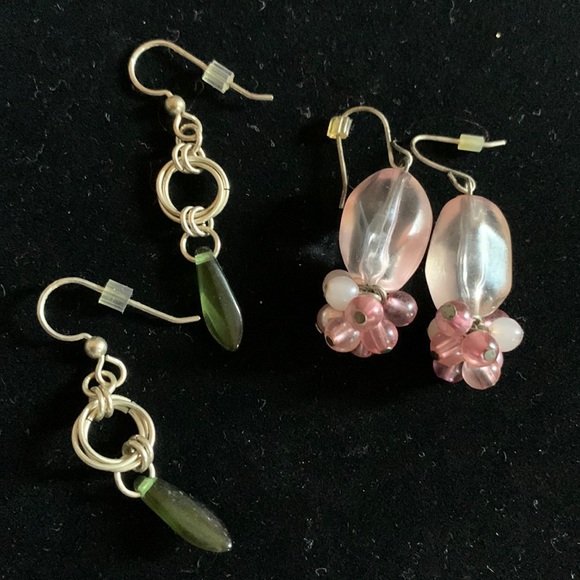 2 Silver tone & acrylic bead 2” dangle pierced earrings in good condition - Picture 1 of 4